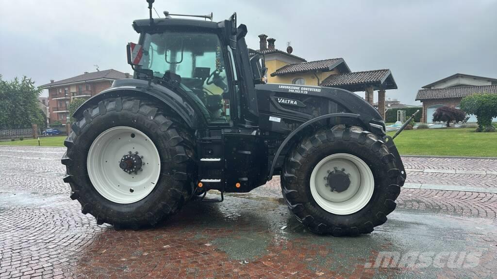 Valtra Q305 Трактори
