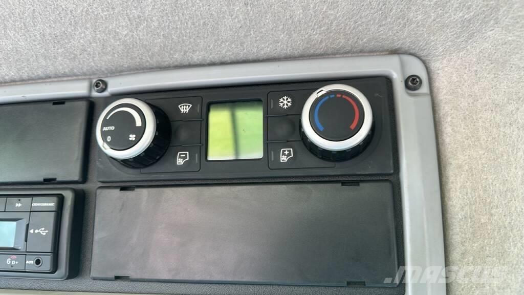 Valtra Q305 Трактори