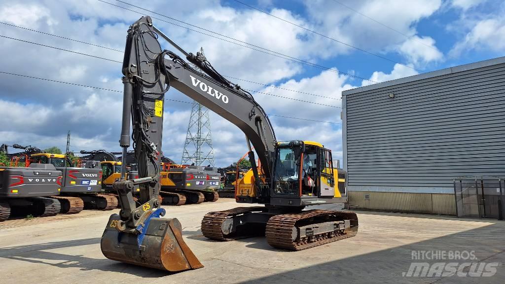 Volvo EC220E Гусеничні екскаватори