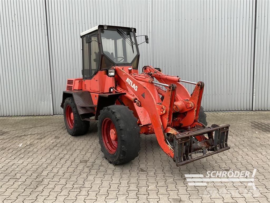 Atlas 82 E Фронтальні навантажувачі