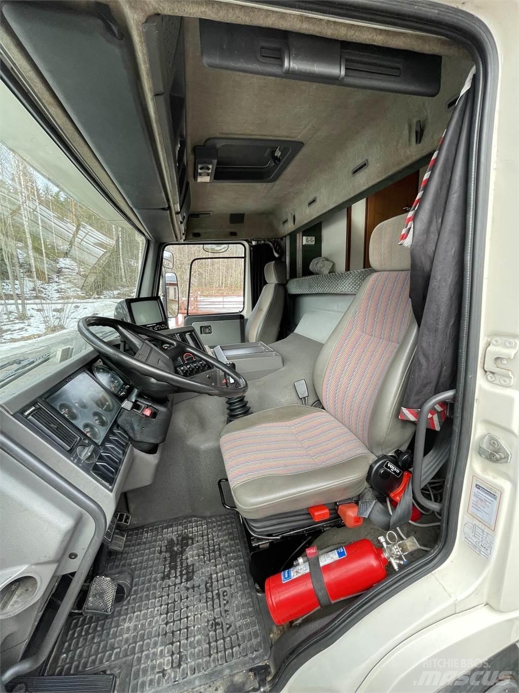 Volvo FL7 Автотранспорт для перевезення тварин