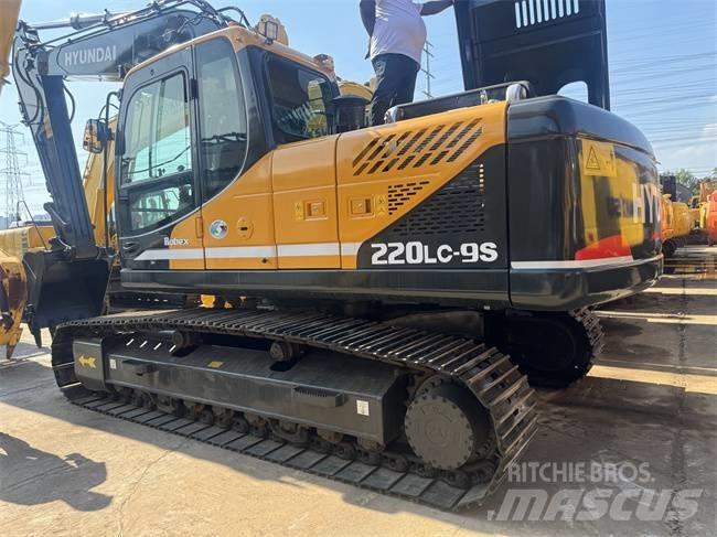 Hyundai Robex 220 LC Гусеничні екскаватори