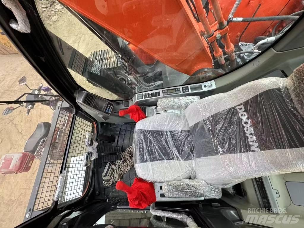 Doosan DX 300 Гусеничні екскаватори