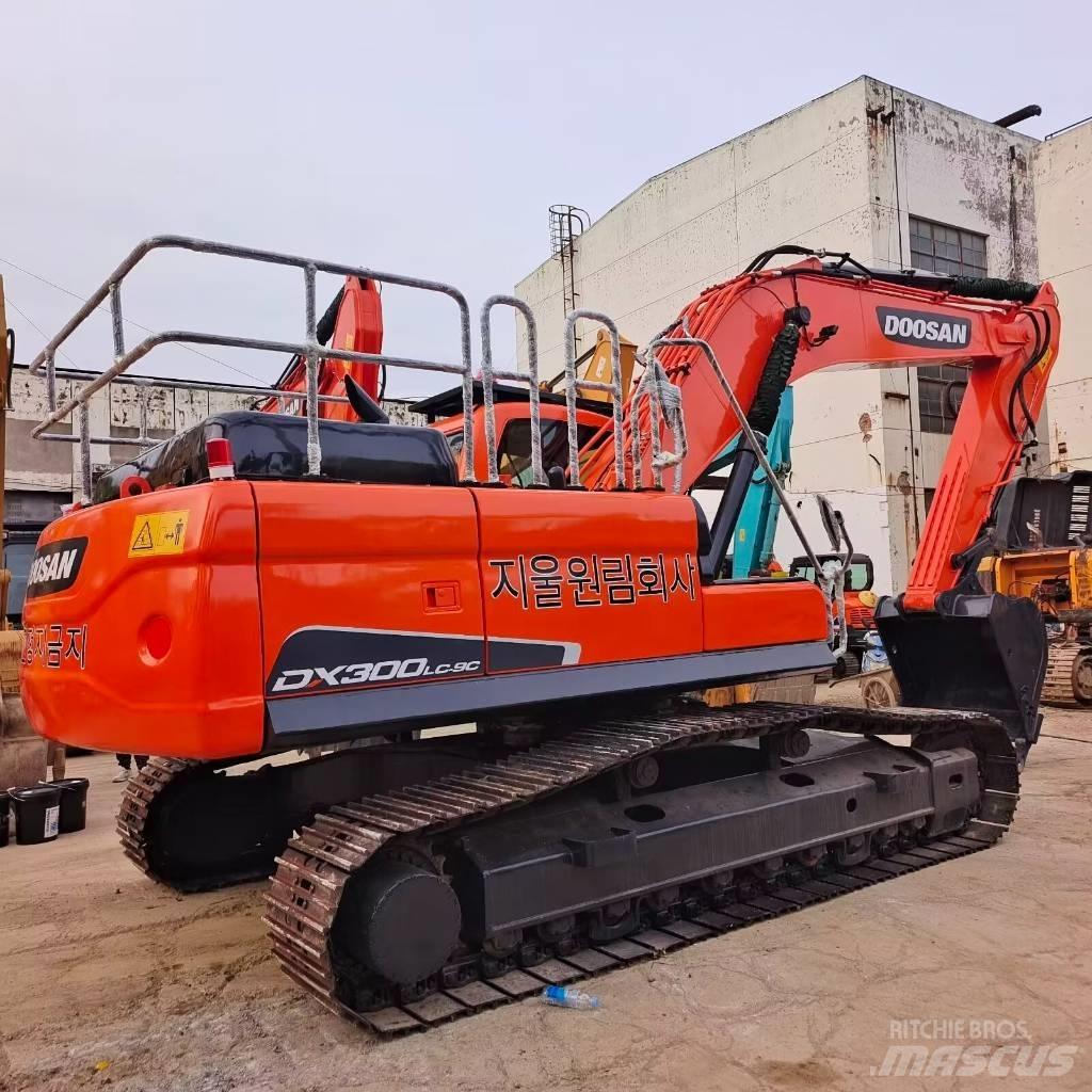 Doosan DX 300 Гусеничні екскаватори
