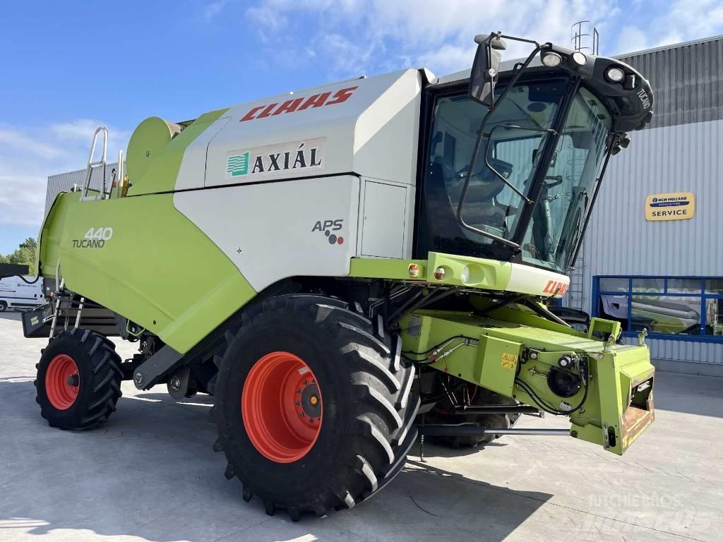 CLAAS Tucano 440 Зернозбиральні комбайни