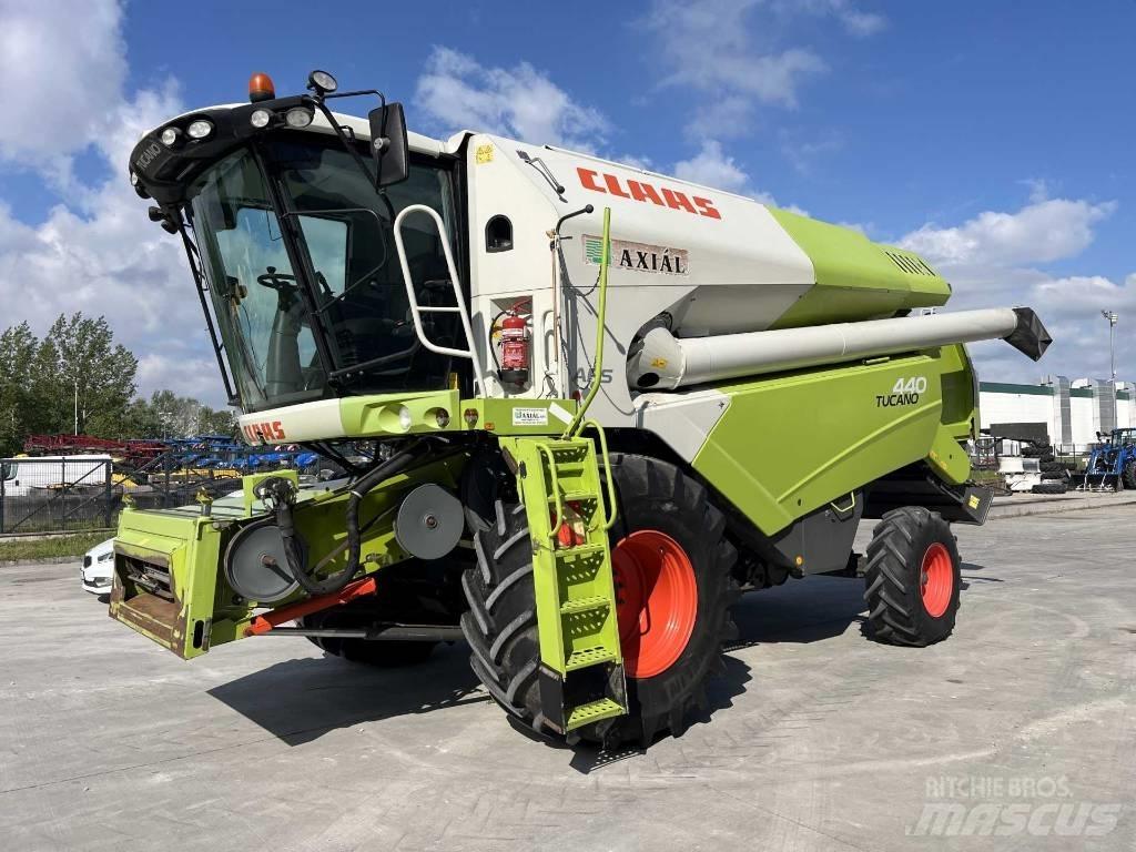 CLAAS Tucano 440 Зернозбиральні комбайни