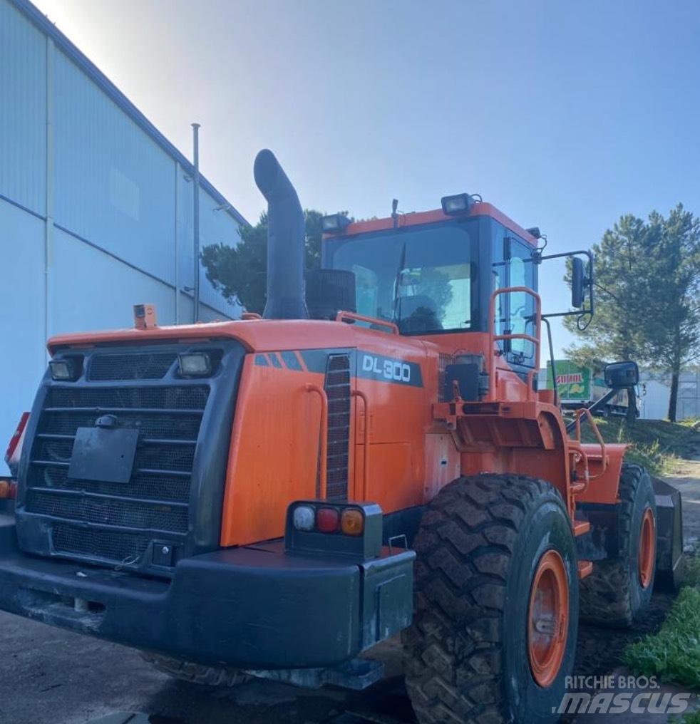 Doosan DL 300 Фронтальні навантажувачі