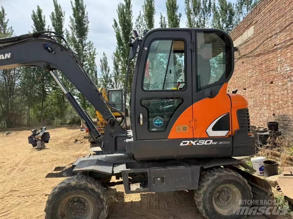 Doosan DX60W Колісні екскаватори