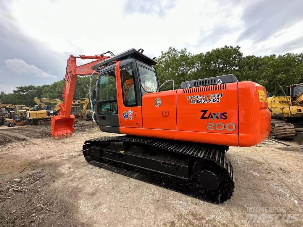 Hitachi ZX200 Гусеничні екскаватори