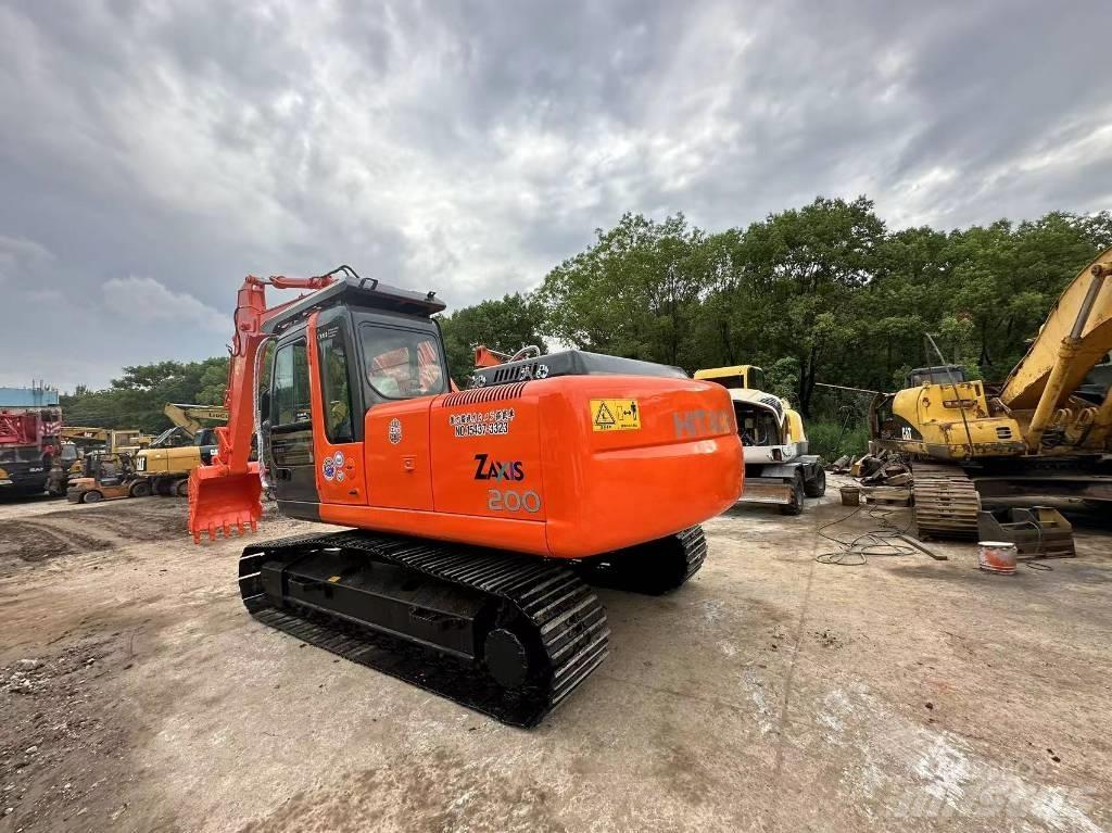 Hitachi ZX200 Гусеничні екскаватори