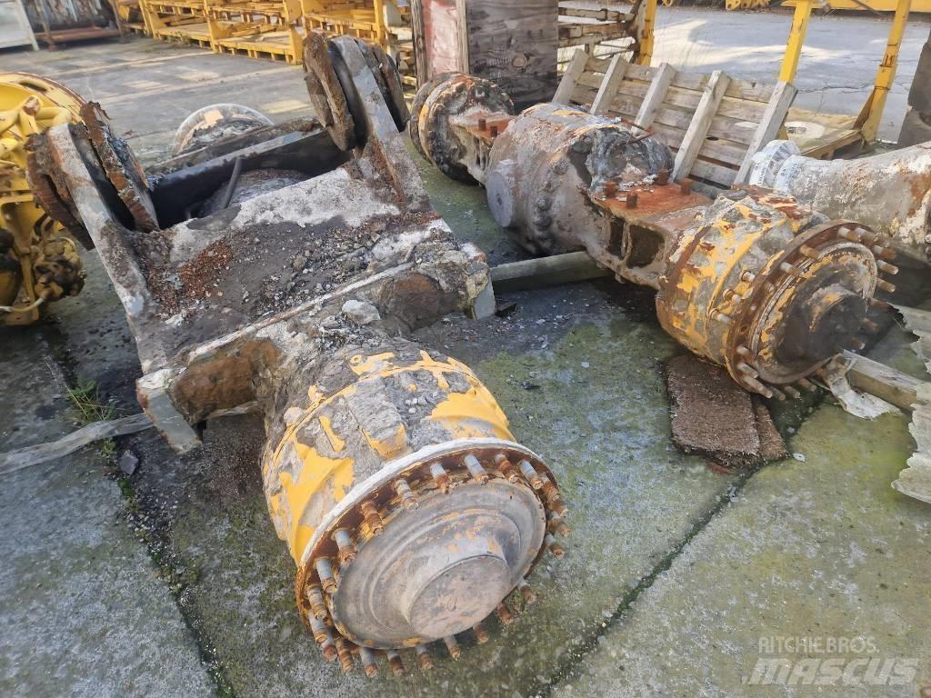 Liebherr L 586 Осі