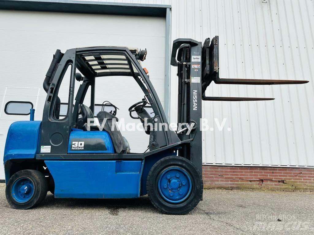 Nissan FGD 02A-300 Дизельні навантажувачі