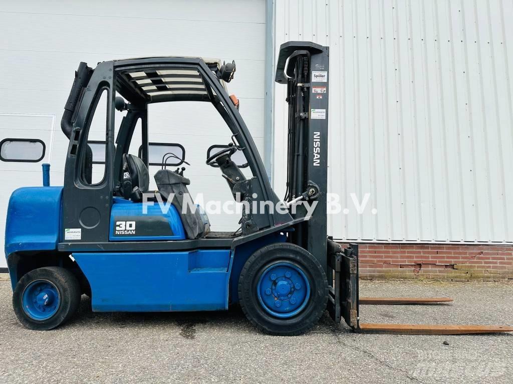 Nissan FGD 02A-300 Дизельні навантажувачі