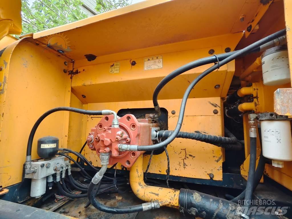 Hyundai R 300 LC-9S Гусеничні екскаватори