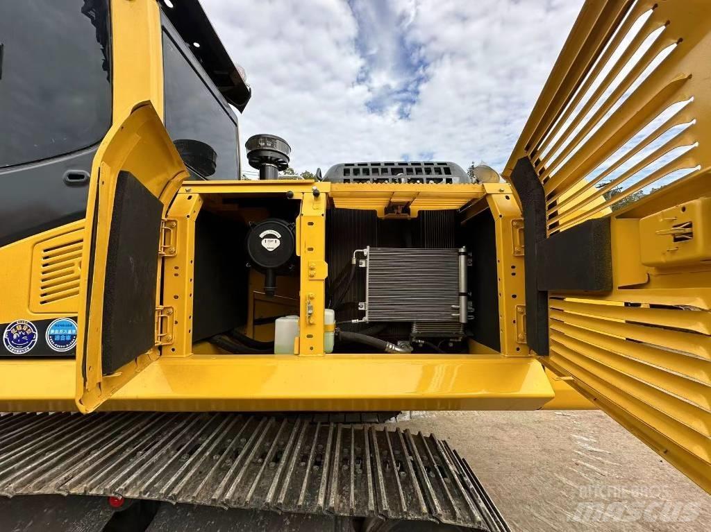 Komatsu PC 220 Гусеничні екскаватори
