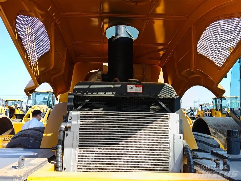 XCMG XS 223 J Грунтові котки
