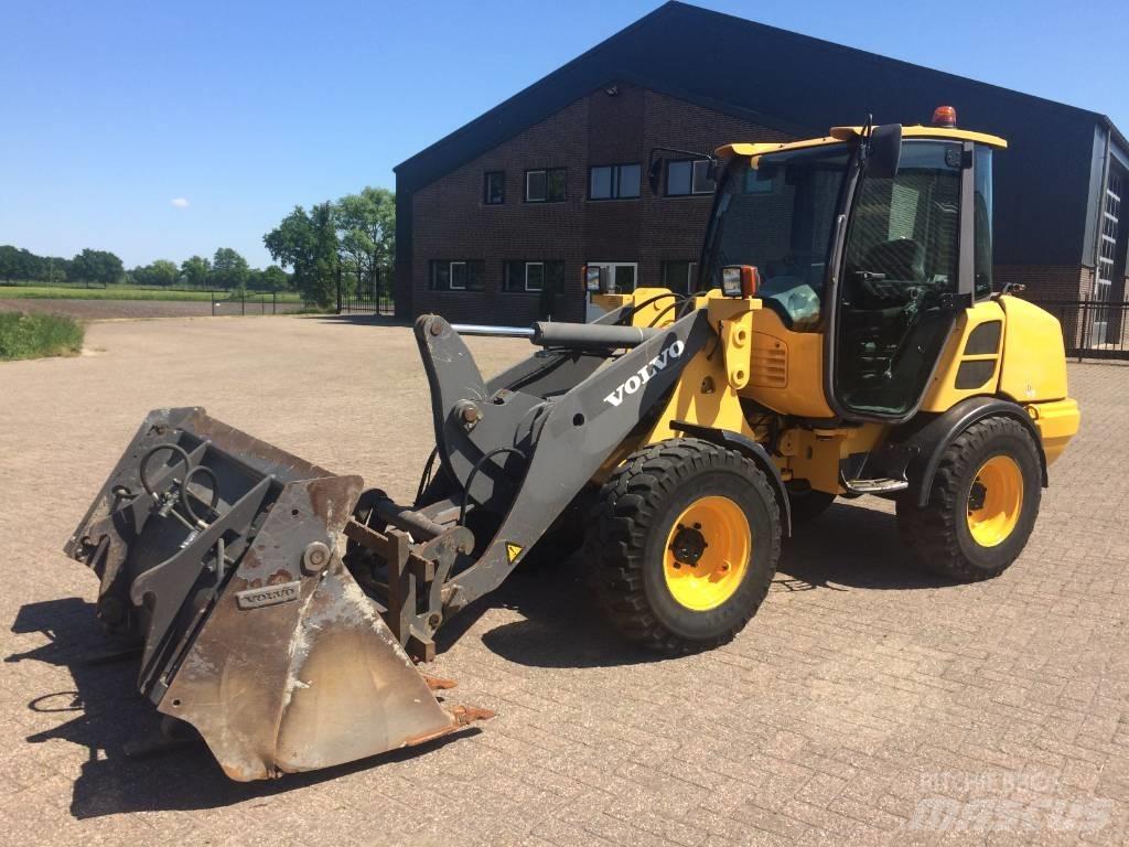 Volvo L 25 F Фронтальні навантажувачі