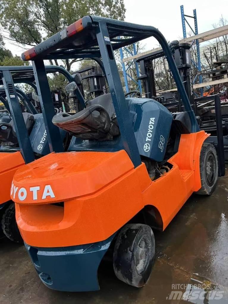 Toyota FD 30 Дизельні навантажувачі