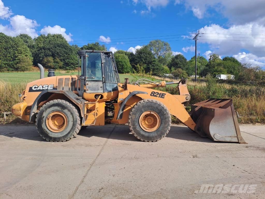 CASE 821 E XR Фронтальні навантажувачі