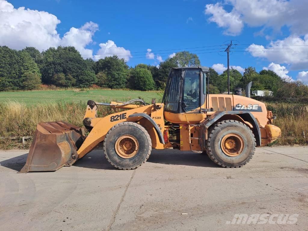 CASE 821 E XR Фронтальні навантажувачі