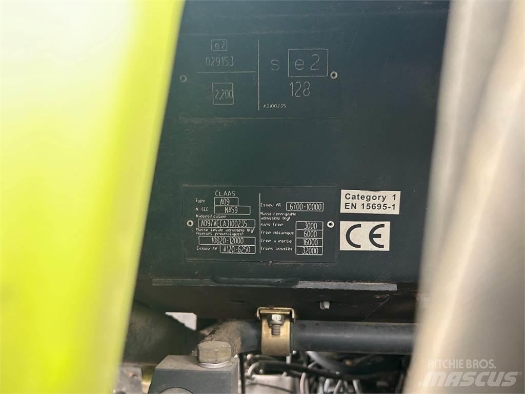 CLAAS Axion 810 Трактори