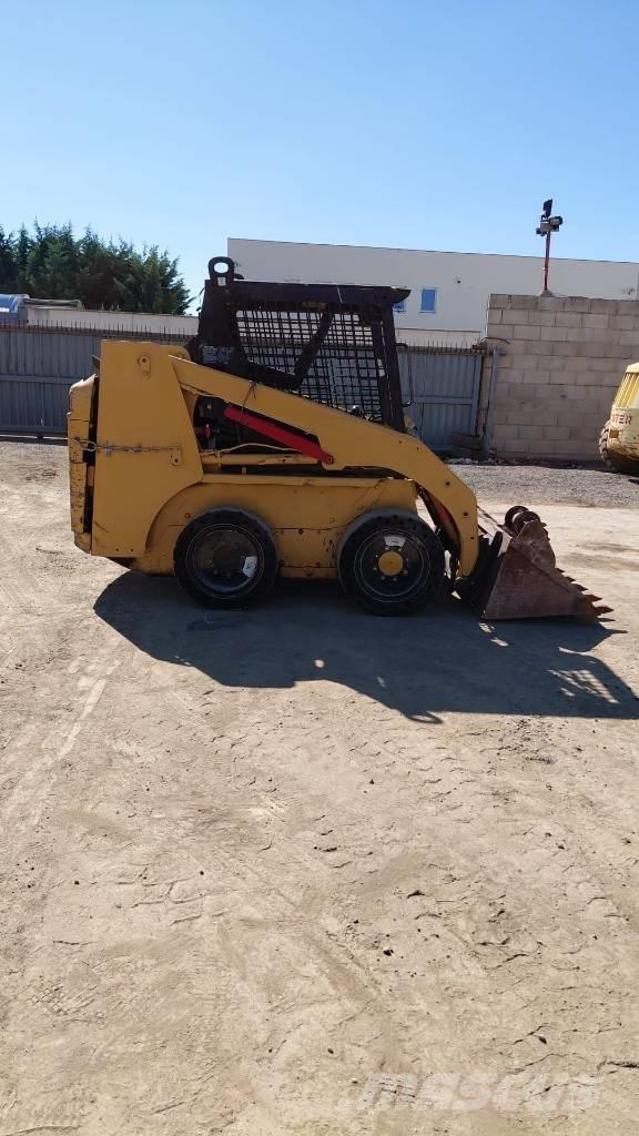 CAT 216 B Малі навантажувачі