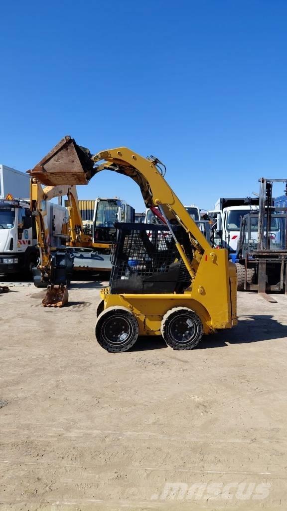 CAT 216 B Малі навантажувачі