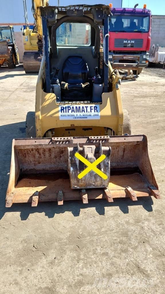 CAT 216 B Малі навантажувачі
