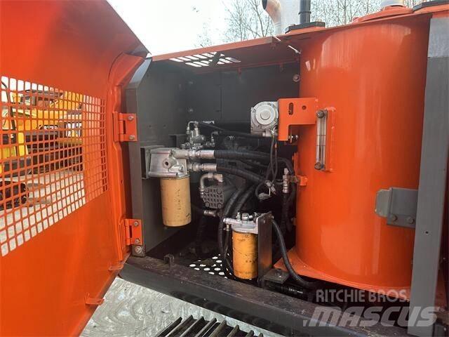 Hitachi zx120 Гусеничні екскаватори