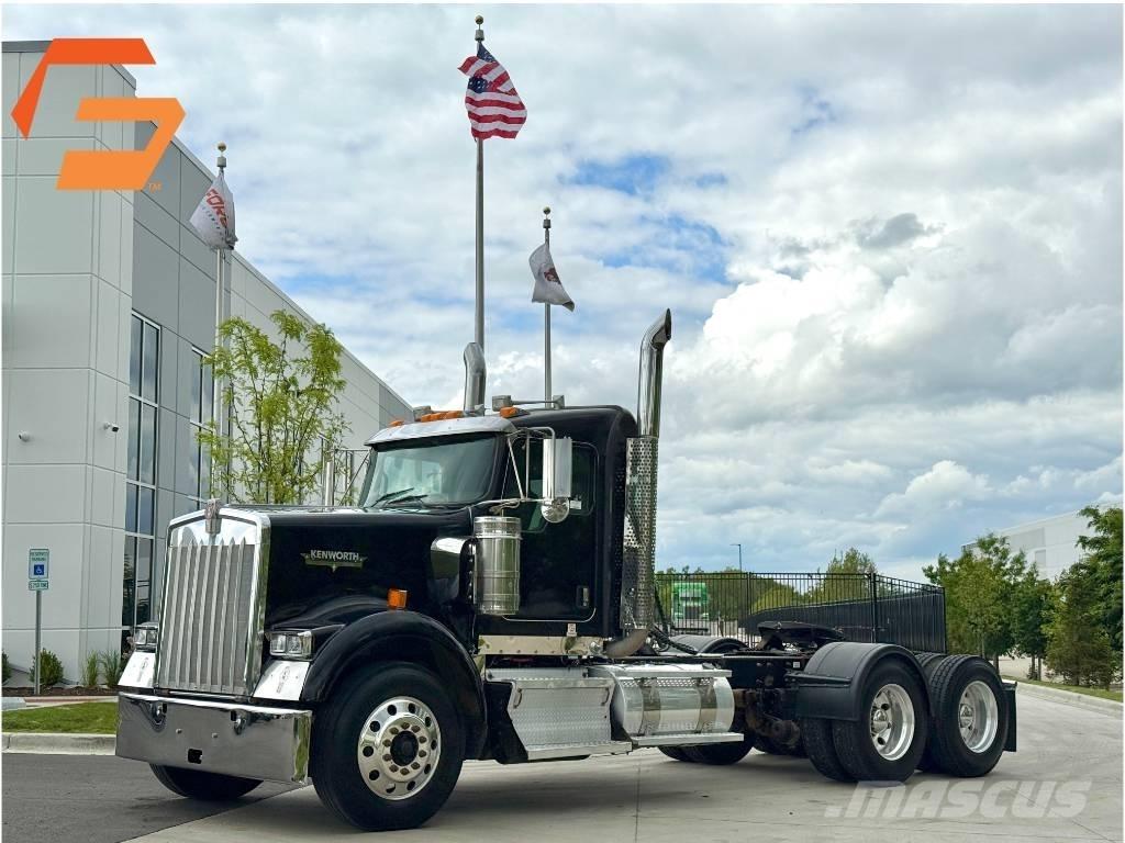 Kenworth W900 Тягачі