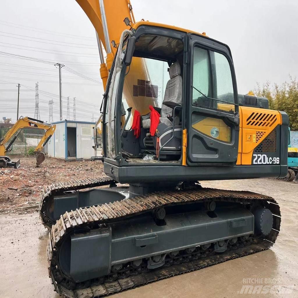 Hyundai R220LC-9S Гусеничні екскаватори