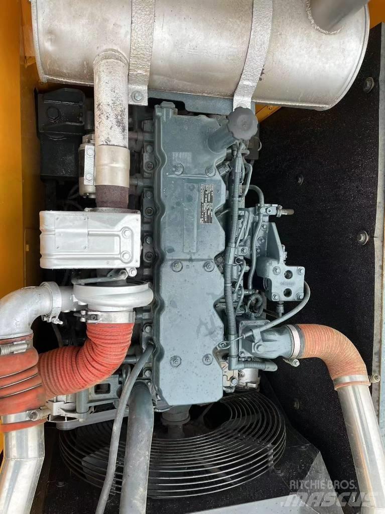Hyundai R220LC-9S Гусеничні екскаватори
