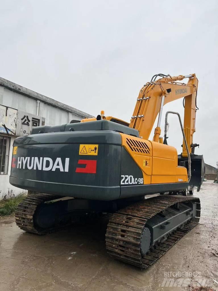 Hyundai R220LC-9S Гусеничні екскаватори