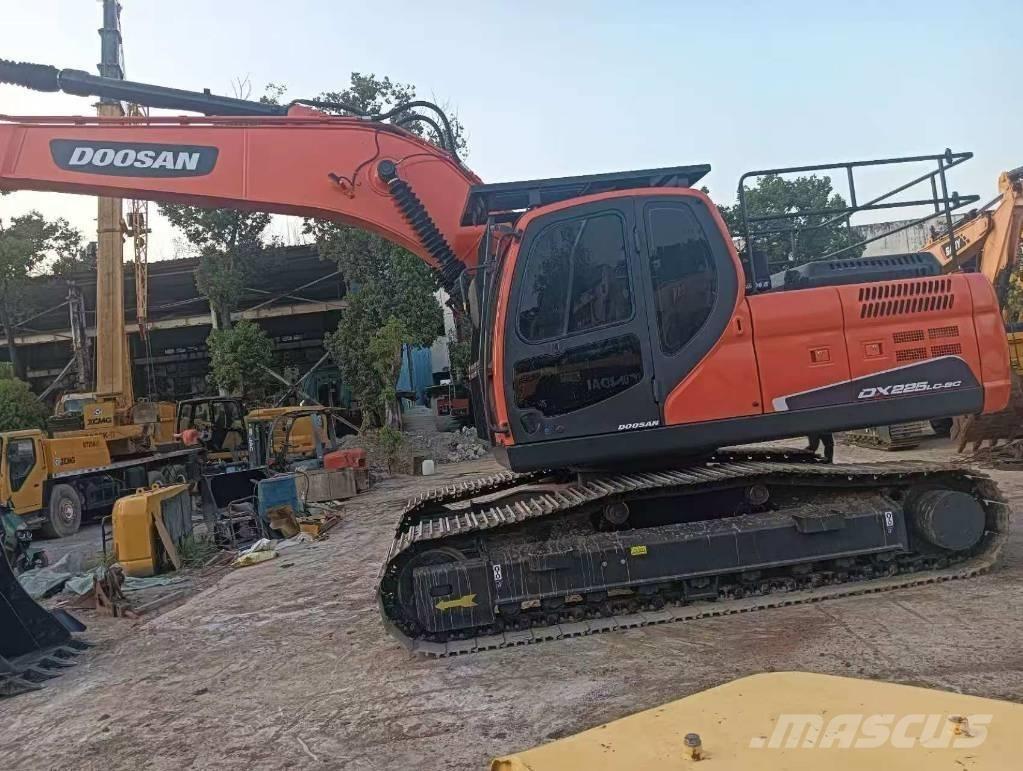 Doosan DX 225 Фронтальні навантажувачі