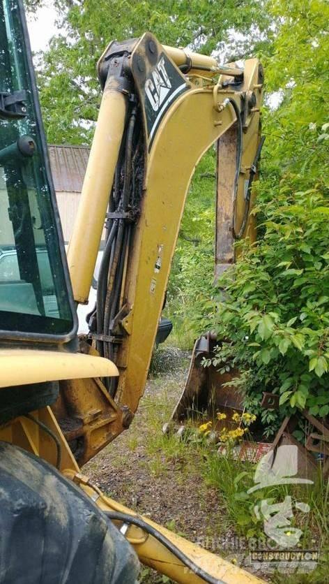 CAT 420 D Екскаватори-навантажувачі