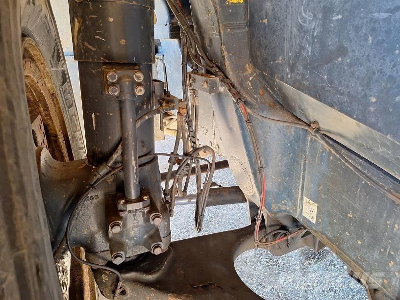 Komatsu HD605-7EO Кар`єрні самоскиди