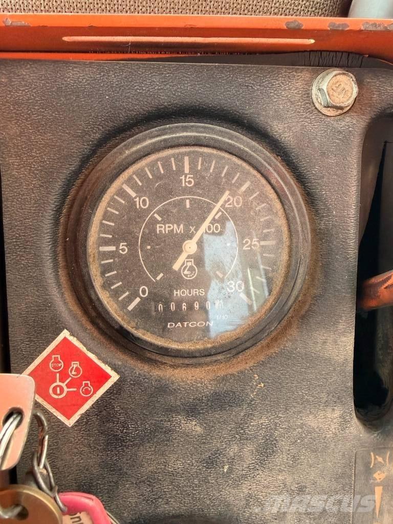 Ditch Witch 8020 T Канавокопачі