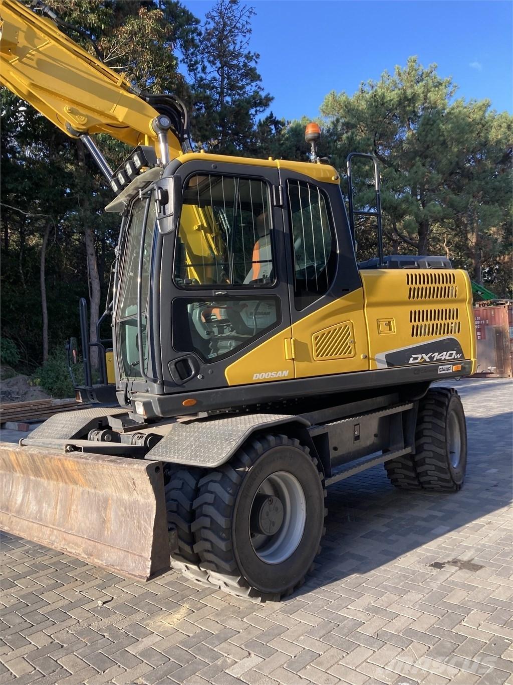Doosan DX140W-5 Колісні екскаватори