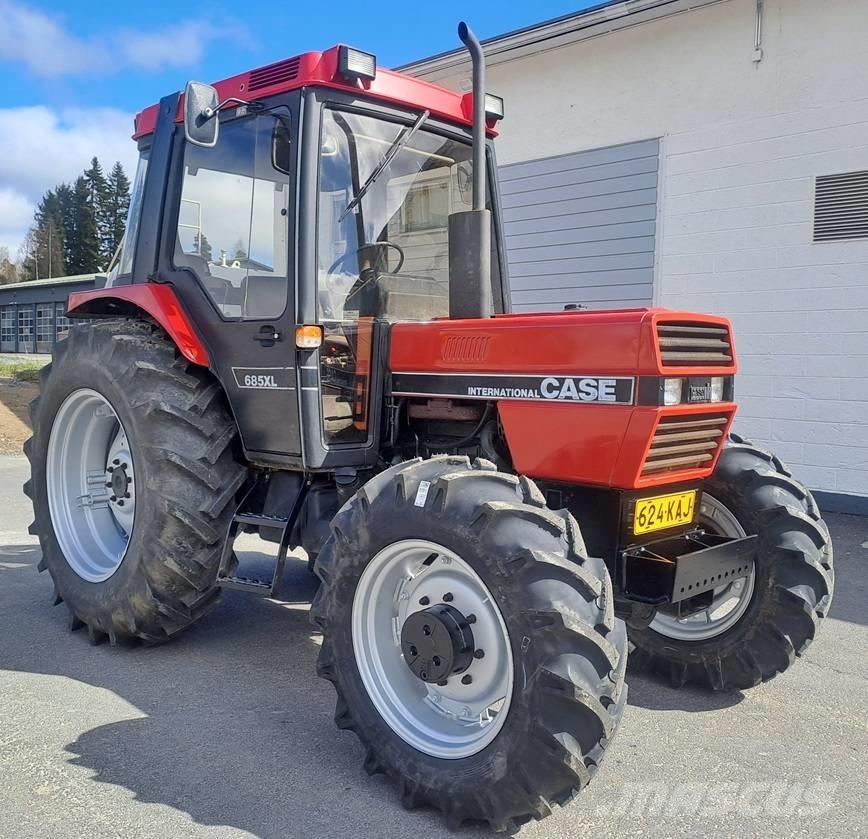 Case IH 685 XL Трактори