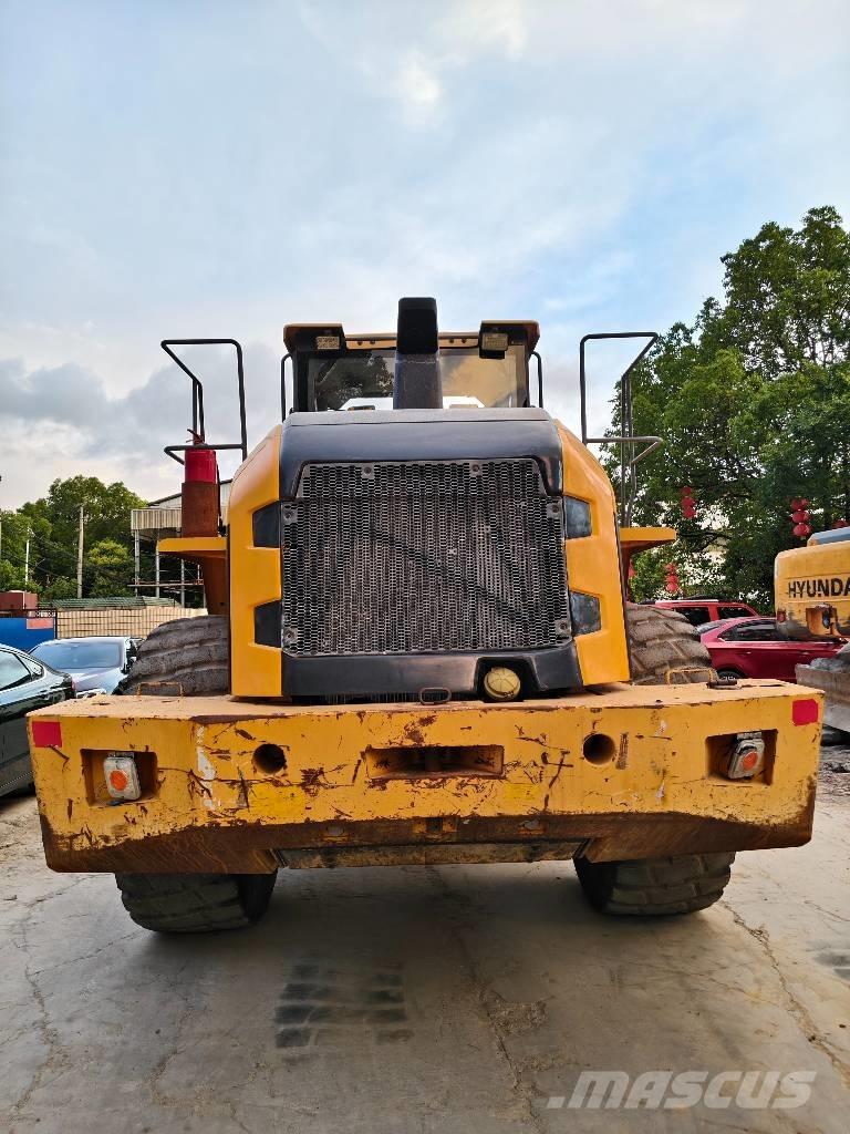 Volvo L 120 Фронтальні навантажувачі