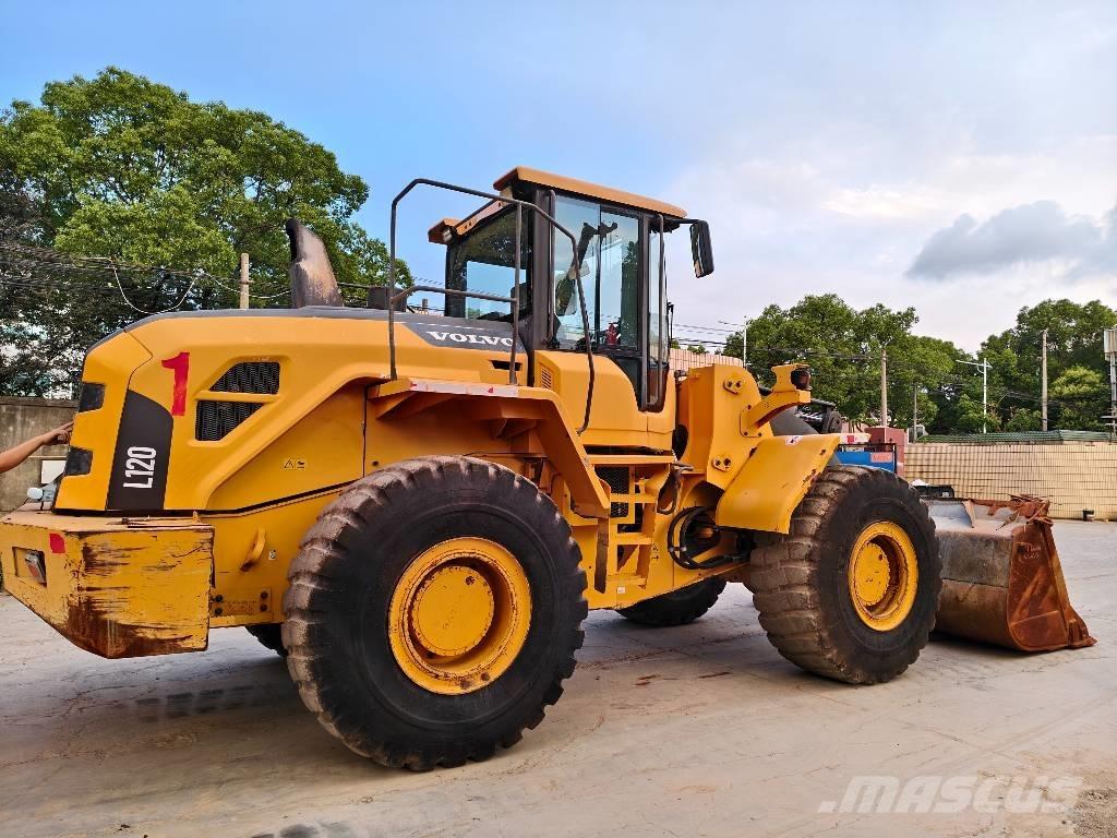 Volvo L 120 Фронтальні навантажувачі