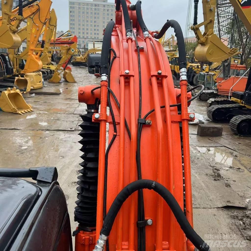 Hitachi ZX 120 Гусеничні екскаватори