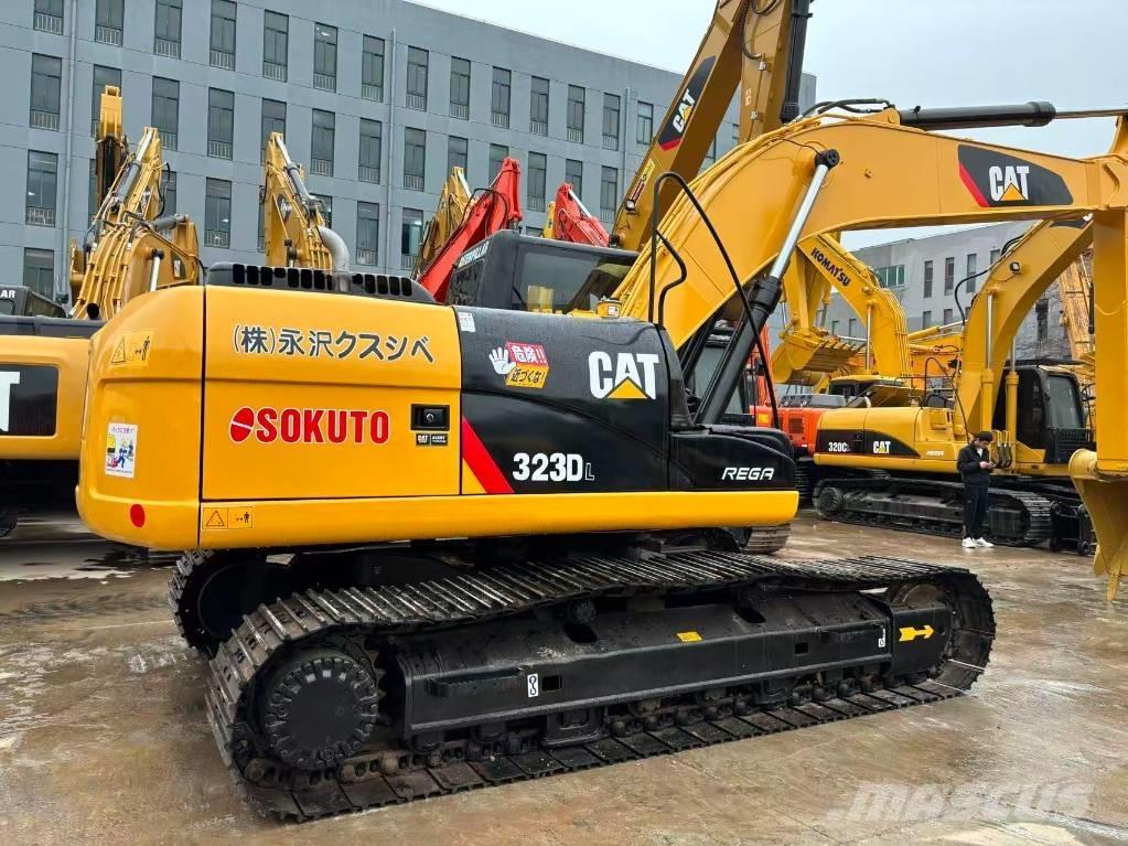 CAT 323 D L Гусеничні екскаватори