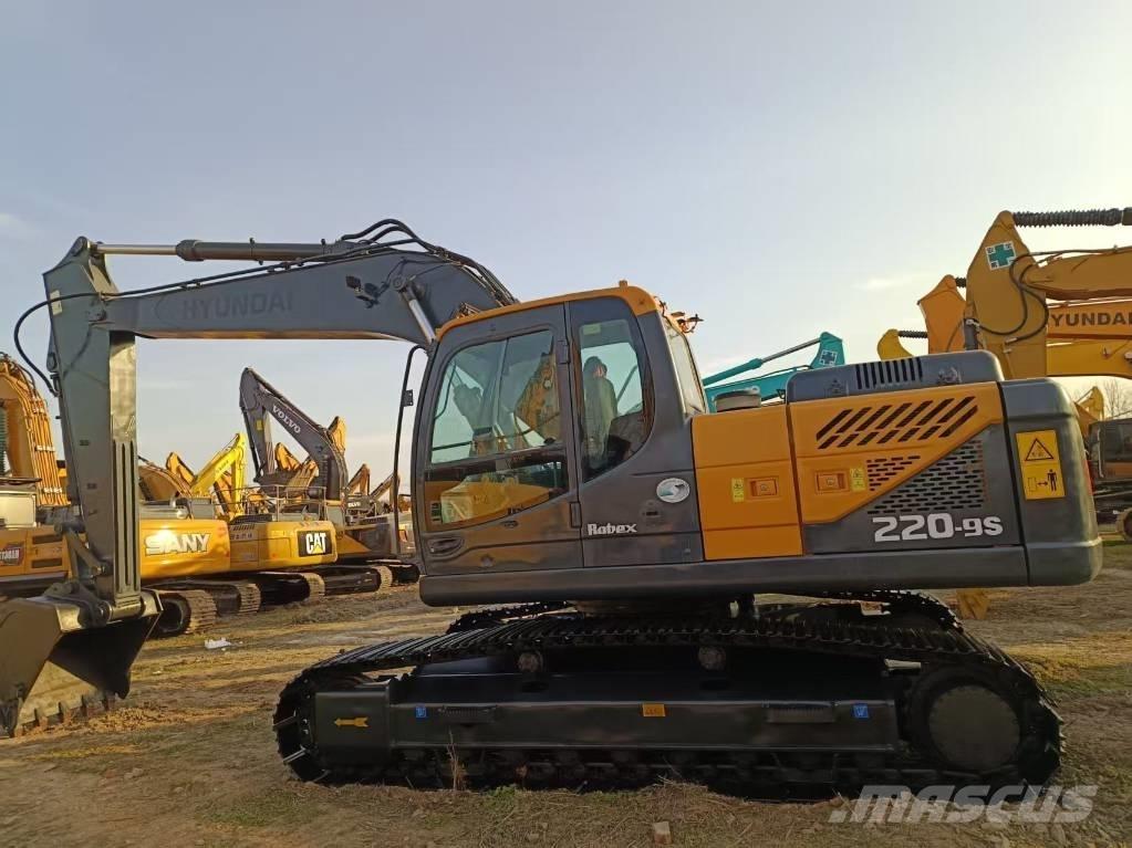 Hyundai 220-9s Гусеничні екскаватори