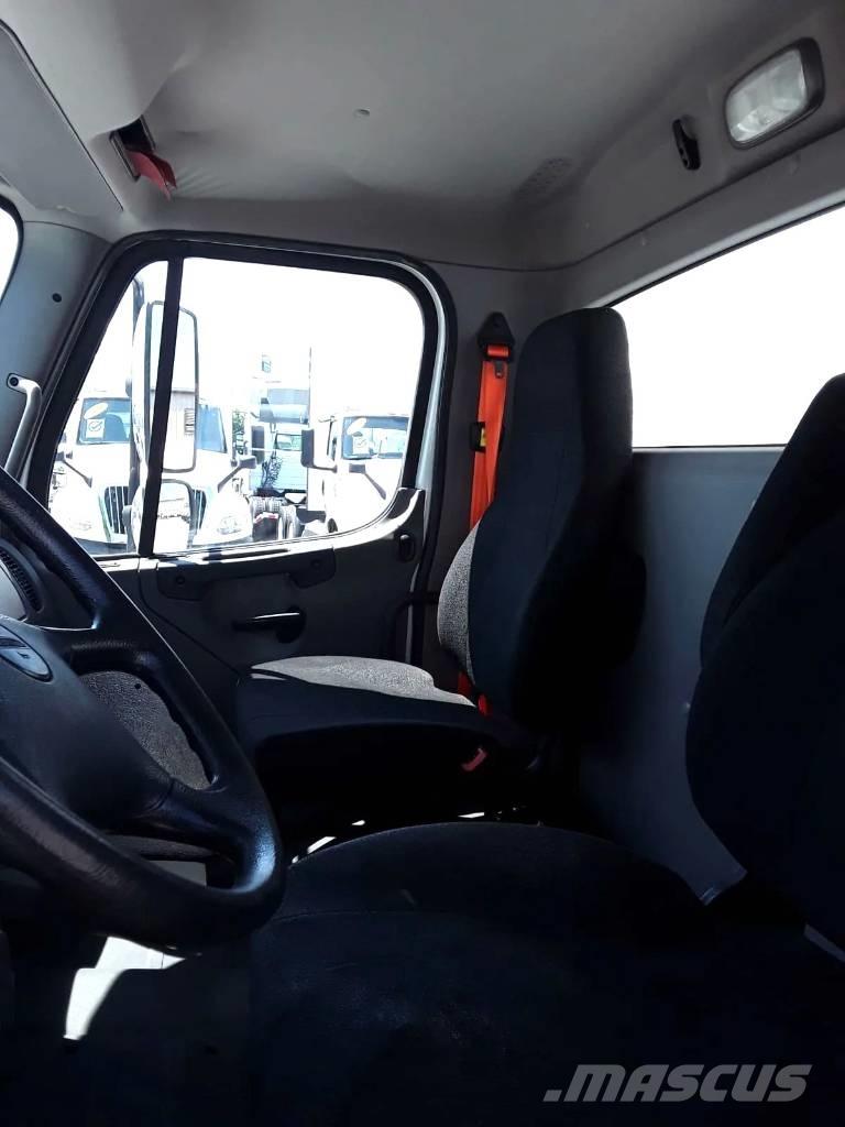 Freightliner M2 Вантажівки для доставки напоїв