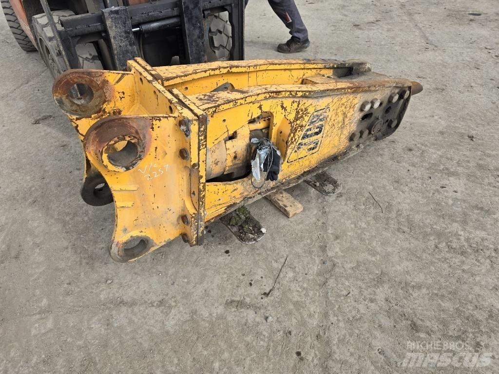 JCB 2T Плуги