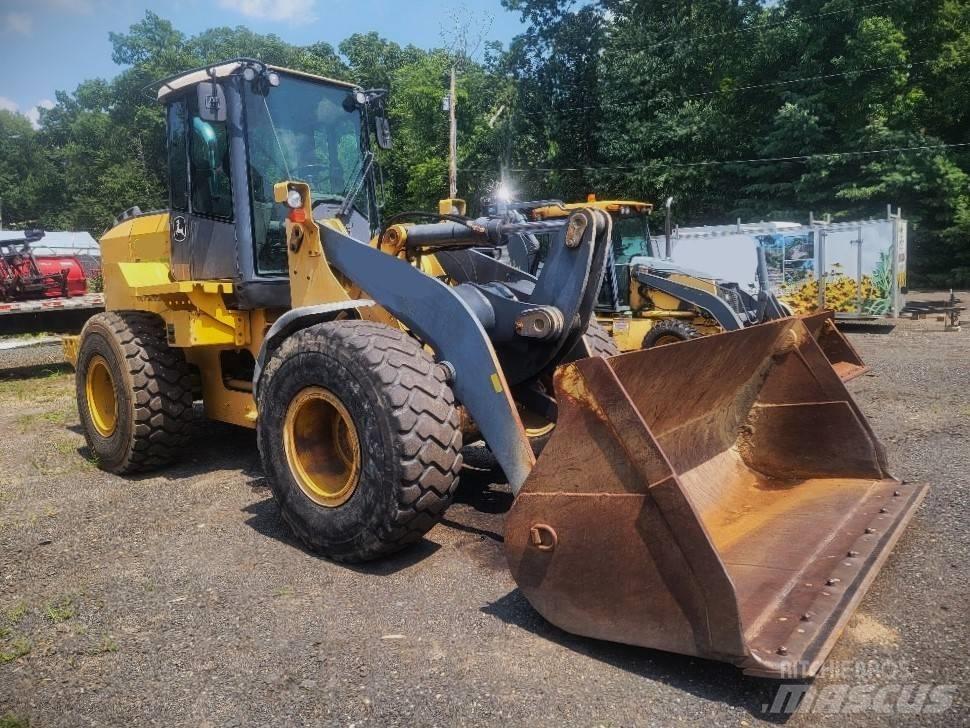 John Deere 624k Фронтальні навантажувачі