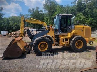 John Deere 624k Фронтальні навантажувачі