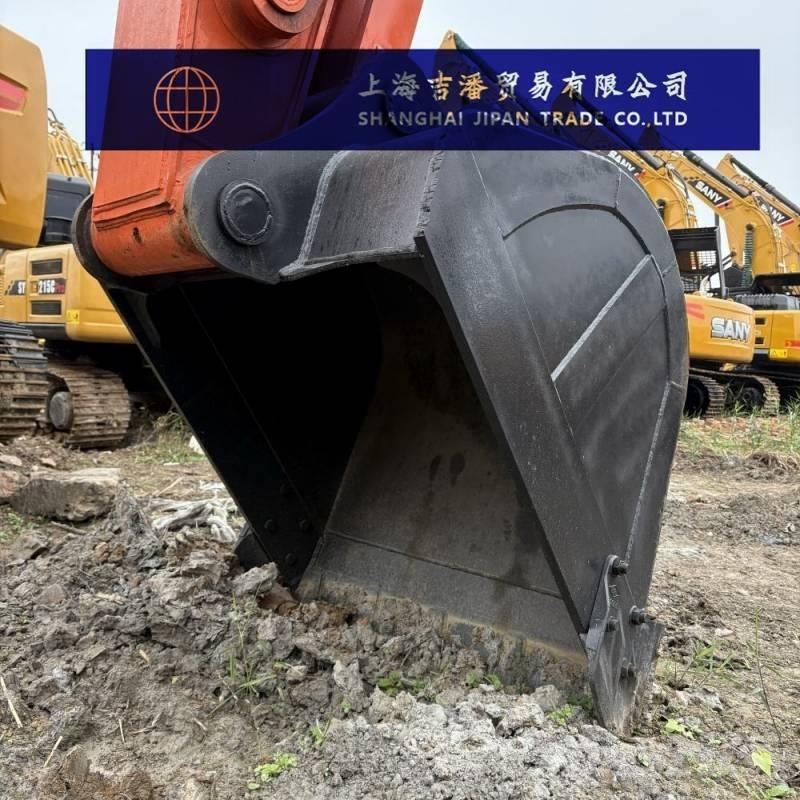 Hitachi ZX 210 Гусеничні екскаватори