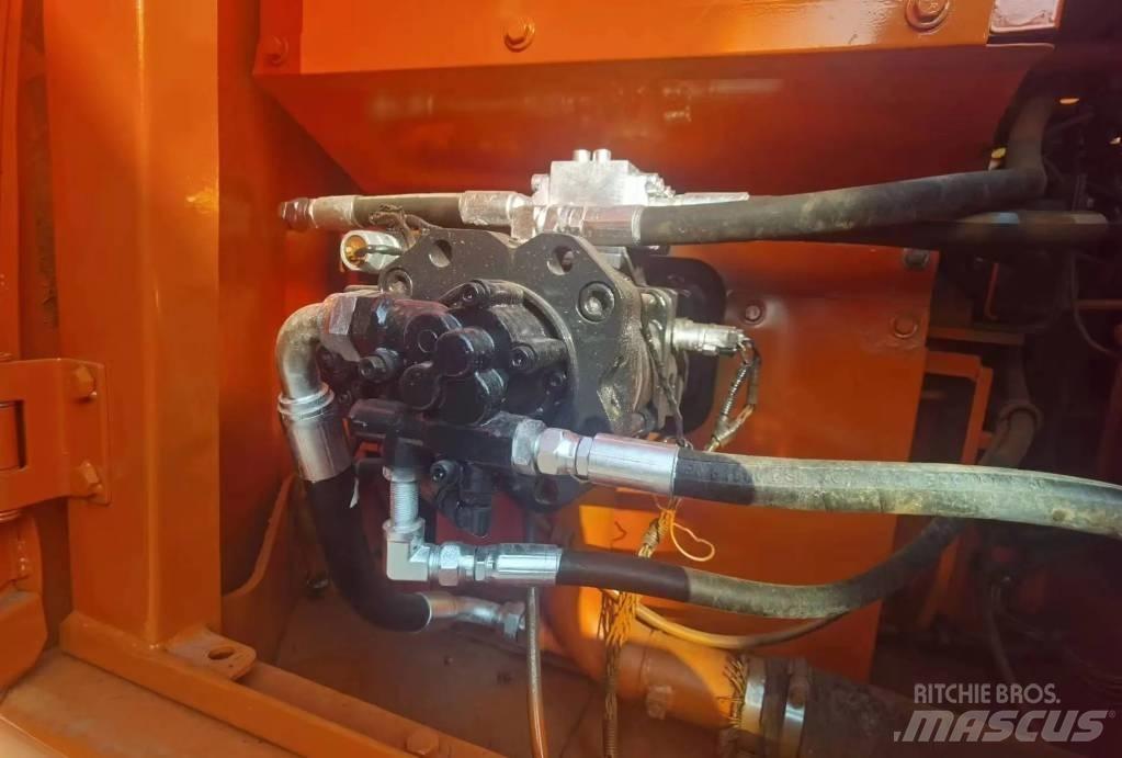 Doosan DX 140 LC Гусеничні екскаватори